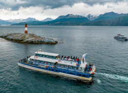 barco y faro